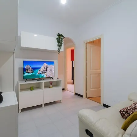 Three Bedroom Flat With Pool And Sea View