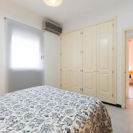 Three Bedroom Flat With Pool And Sea View Appartement